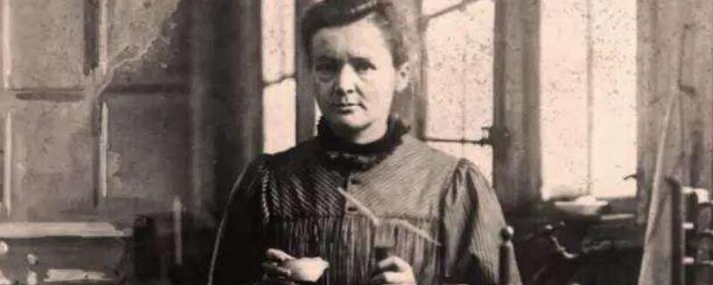 居里夫人发明镭的故事 居里夫人炼镭的故事