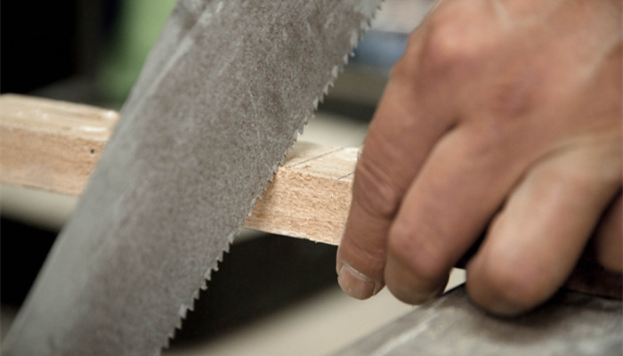 鲁班是怎么发明锯子的 锯子的由来