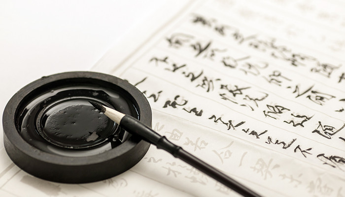 客心洗流水余响入霜钟的翻译 客心洗流水余响入霜钟如何翻译