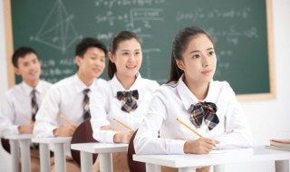 英语自我介绍初中（英语自我介绍初中生）