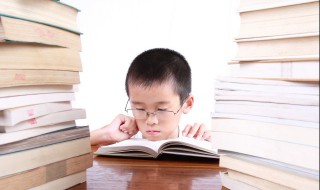 开学第一天朋友圈父母感言（开学第一天父母寄语朋友圈）