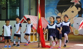 娃娃第一天上幼儿园发什么说说好（娃娃第一天上幼儿园发表说说）