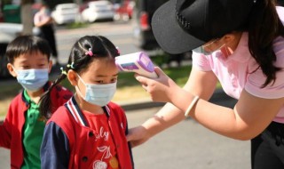 小班幼儿每月评语简短（小班幼儿每月评语简短下学期）