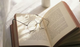 前俯后仰是什么意思 前俯后仰是什么意思解释