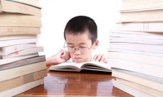abcc式的四字词语有哪些 AABC式的四字词语