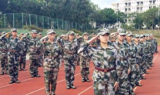 军训稍息立正动作要领 军训立正的动作要领