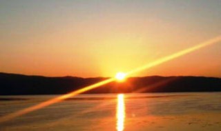 赞美日出朝霞的诗句 赞美日出朝霞的诗句原创