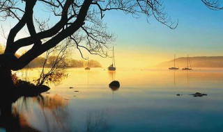 形容湖景色很美的诗句（赞美湖很美的诗句）