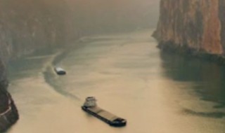 望天门山古诗的意思是什么 望天门山古诗的意思是什么啊