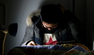 它的意思（它的意思是形容旅途或野外生活的艰苦）