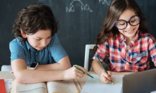 伟大的悲剧作者简介 伟大的悲剧作者简介20字