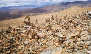 藏族用石头堆的是什么（藏族用石头堆的叫什么）