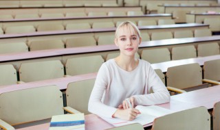 碧的拼音和部首是什么 碧的拼音和部首是什么意思