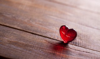 用几个字概括爱情（用几个字概括爱情故事）