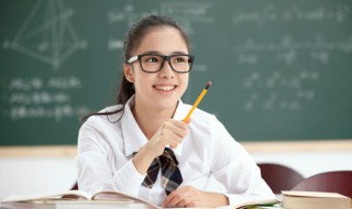 红楼梦三十三回概括（红楼梦三十三回概括300字）