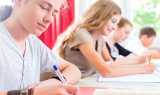 定义的使命是抽象概括（定义的使命是抽象概括出某类事物的本质）