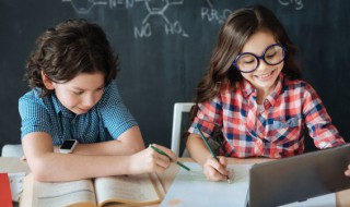 渲染的近义词（大肆渲染的近义词）