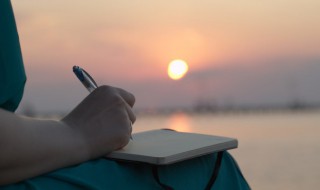 令我印象深刻的一个人作文（令我印象深刻的一个人作文600字）