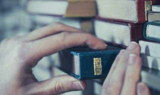 描写人物神态的成语有哪些（用于描写人物神态的成语有哪些）