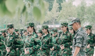 高中军训内容（高中军训内容及项目）