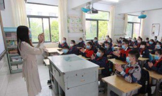 荷花诗句经典名句 夏天荷花诗句经典名句