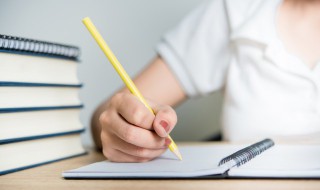 猜猜他是谁作文三年级300个字 猜猜他是谁作文三年级300字女孩