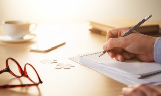 写猜猜他是谁作文三年级（写猜猜他是谁300字）