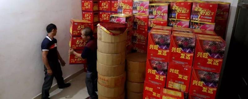 爆竹的由来（烟花爆竹的由来）