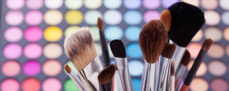 装扮和妆扮的区别是什么（装扮和妆扮的区别在哪里）