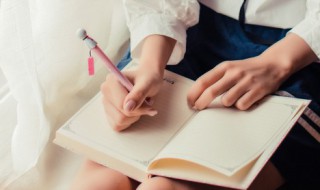 不负韶华砥砺前行的意思 以梦为马不负韶华砥砺前行的意思