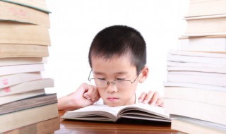 早秋惊落叶飘零似客心什么意思 秋风本无意,落叶自飘零是什么意思
